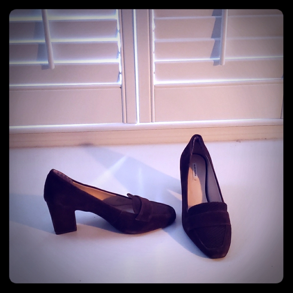 Suede Pumps